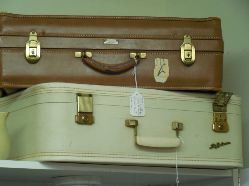 voyage-STE AGNES-min_vinyl-white-leather-vintage-antique-retro-1233386-pxhere.com